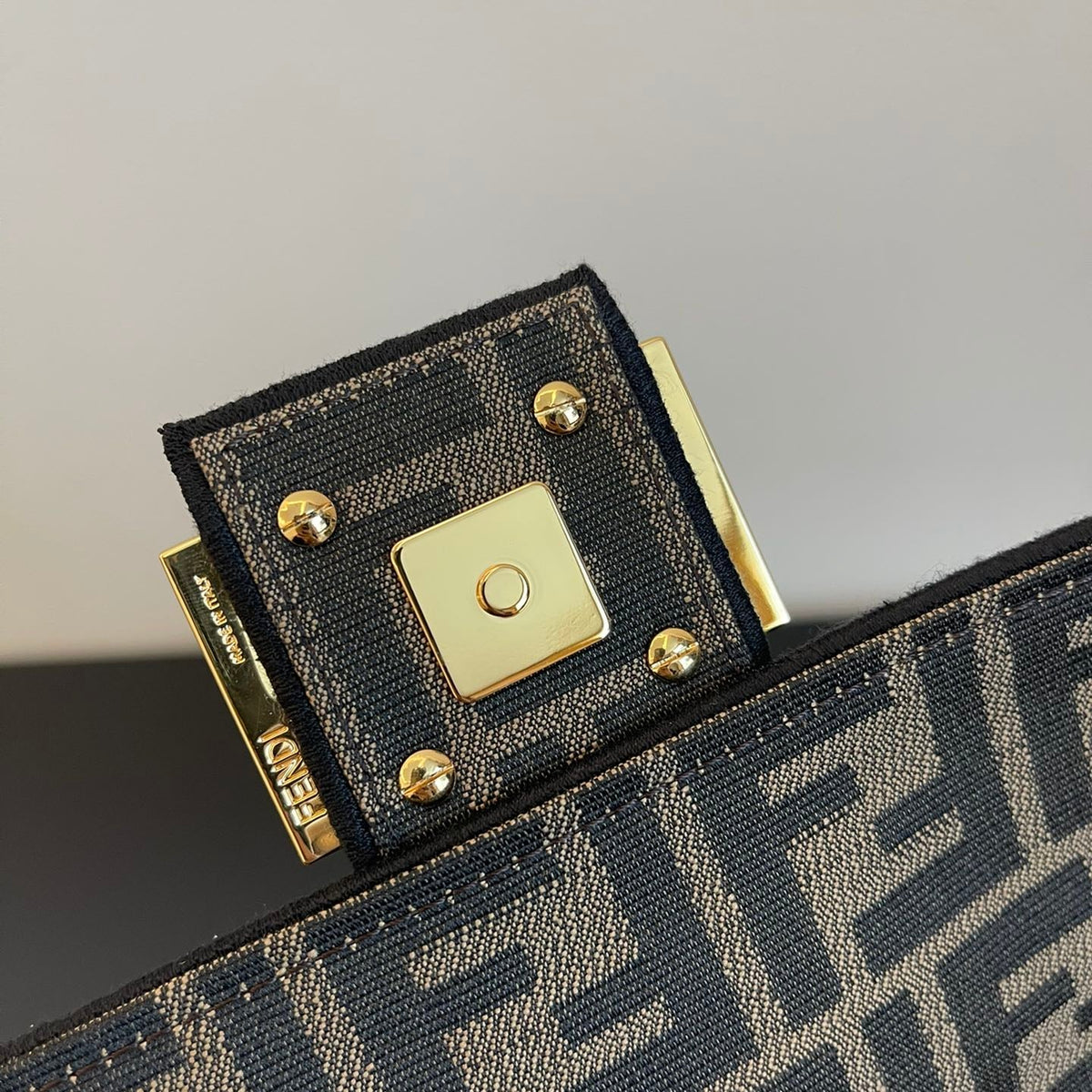 Jacquard Single-Shoulder Crossbody Bag (with Wide Printed Strap)