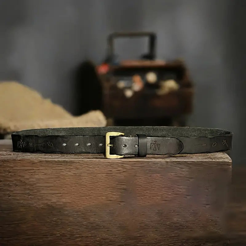 Leather retro and personalized pin buckle belt