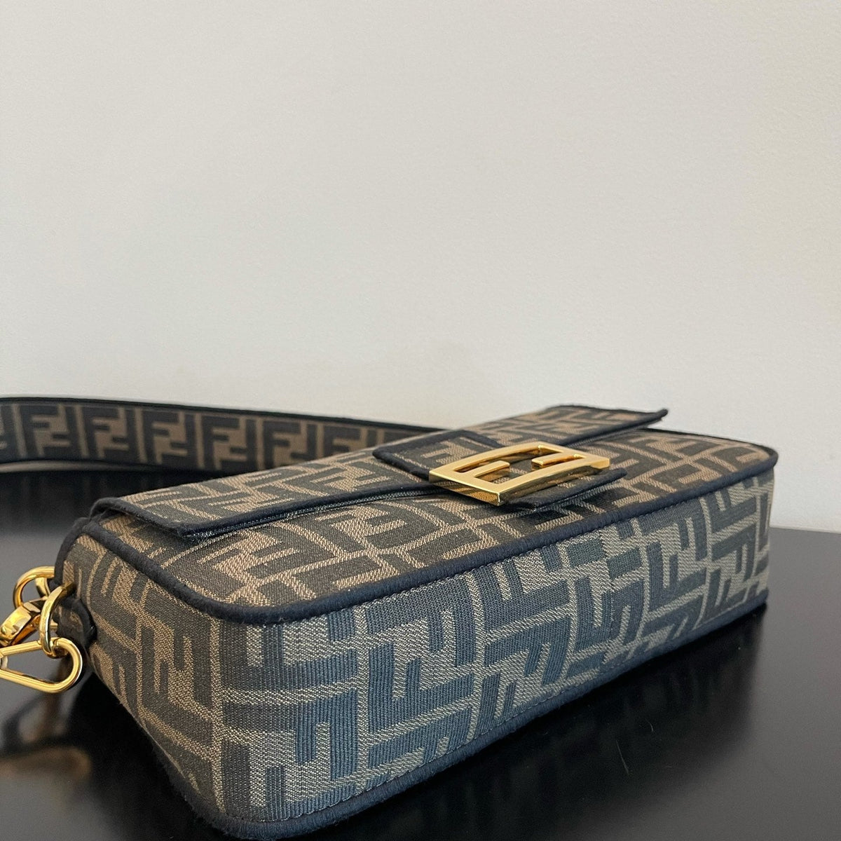 Jacquard Single-Shoulder Crossbody Bag (with Wide Printed Strap)