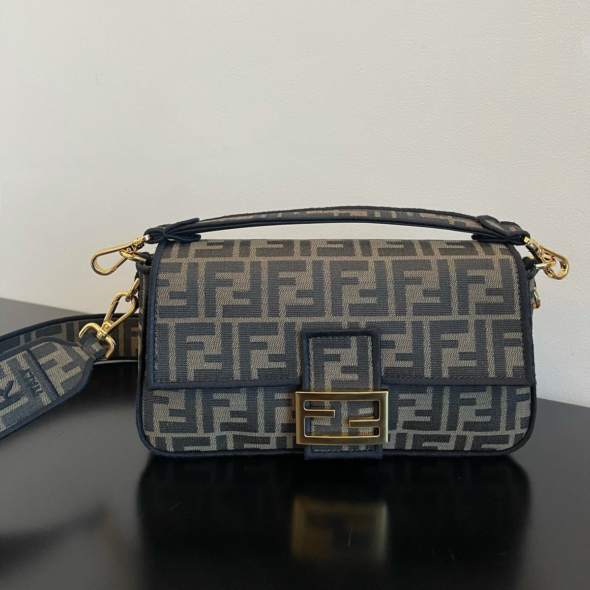 Jacquard Single-Shoulder Crossbody Bag (with Wide Printed Strap)