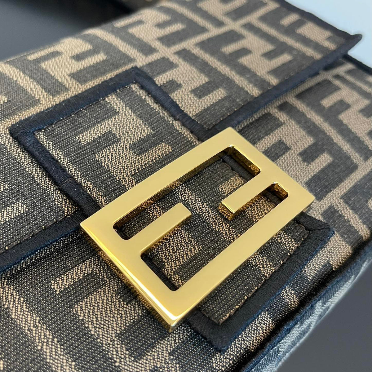 Jacquard Single-Shoulder Crossbody Bag (with Wide Printed Strap)