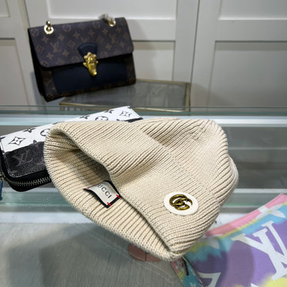Black Ribbed Knit Beanie with Gold-Tone Emblem – Elegant Winter Hat
