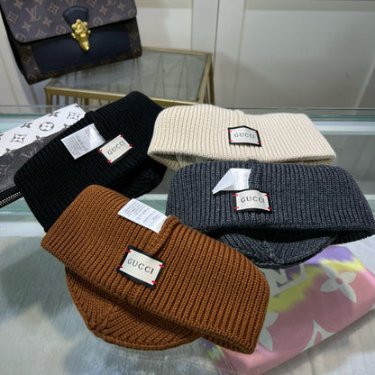 Luxury Black Ribbed Knit Beanie Hat with Gold-Tone Emblem – Classic Winter Style